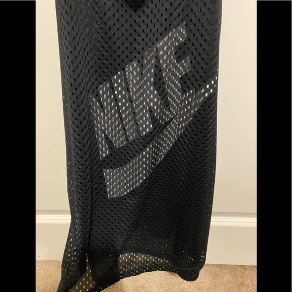 Nike top - Picture 2 of 4